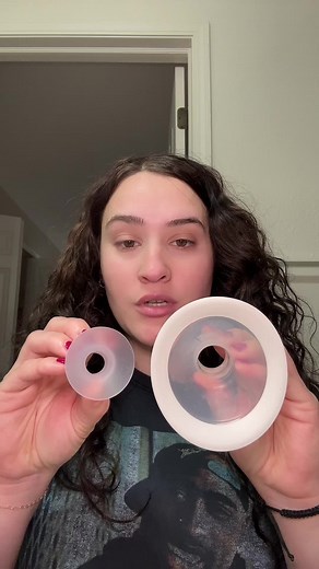 pumping became easy and painless once I started using the right size!! it can cause damage and hurt your milk supply so using the right size is so important #creatorsearchinsights #momsoftiktok #flange #pumping #momlife