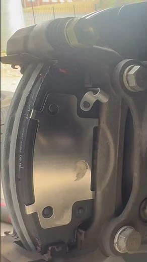 2020-2025 Kia Soul Front Brake Pads and Rotors Replacement ‪@ElmoMotorWorks‬