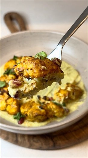 Is this the best way to eat cauliflower? 🤔 #cauliflower #hummus #quickrecipes