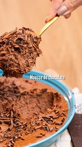 FERNANDA MARTINI & MAU on Instagram: "Mousse de chocolate 4 ingredientes (sobremesa favorita do meu pai) 225g de creme de leite fresco 280gr de chocolate (usei amargo) 150gr de clara 75gr de açúcar refinado Junte o chocolate e o creme de leite e derreta no microondas ou em banho maria. Deixe bem homogêneo e mexa até esfriar. Bata as claras em neve com açúcar até ficar firme. Misture as claras no chocolate e não ao contrário. A clara é mais leve e aerada, então ela deve ser adicionada aos poucos