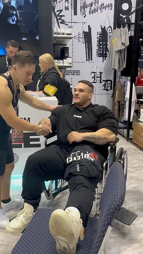 Was saddened when my friend @nick_walker39 pulled out of the 2023 @mrolympiallc due to injury. One can only speculate how different the big show would have been if not for this freak accident. It looked narly AF 🙏 glad you were in good spirits and hopefully we will be training together real soon. Fun fact - when I was ten years old I completely cracked my right femur head off. If that’s not enough, the Doctors didnt detect it until six weeks later. I immediately went into emergency surgery and 