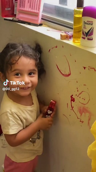 Las travesuras de Magui al pintar las paredes