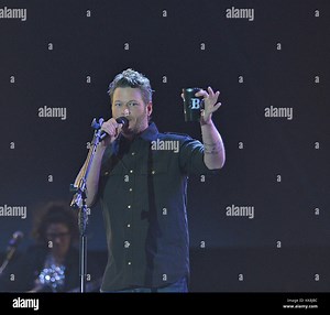 FORT LAUDERDALE, FL - APRIL 17: Blake Shelton performs onstage during Tortuga Music Festival on April 17, 2016 in Fort Lauderdale, Florida.  People:  Blake Shelton  Transmission Ref:  MNC Stock Photo - Alamy