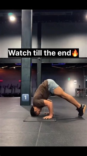 I did it on my first try, can you ? 👀☠️ #calisthenics #handstand #tutorial #yoga #fitness #mobility