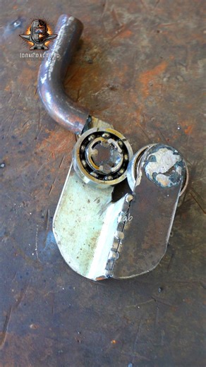 IronCraft Lab on Instagram: "Welders Don’t Know This Simple Iron Handlebar Assembly Hack! #reels #instagramreels #iron #handlebar #handtool #metalworking #welding #satisfying #fabrication #handyman #lifehacks"