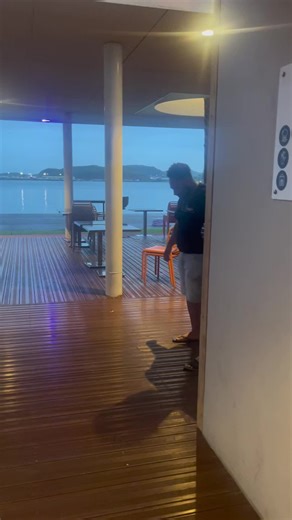 Toi aussi te loupe pas !!!! Étonne Bae et passe équiper ton véhicule de films solaires anti UV qui réduit la chaleur mais qui donne un style à ton véhicule ! Et pourquoi pas un petit stickers pour un style unique !! 28 88 05 26 rue Papin Ducos #saintvalentinesday #bae #followers #stylecar #noumea🌺 #panosignservice #filmssolaires #stickers #fun