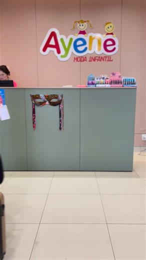 AYENE | Moda Infantil e Juvenil on Instagram: "Dica de mala para os dias de folia das pequenas 🎊✨ Tudo que não pode faltar nesse feriadão prolongando 😊 #lojainfantil #modainfantil"