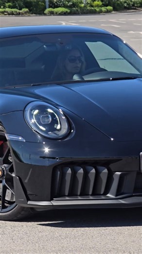 MOSHAMMER 992.2 GTS Evo Pro Kit 💥🏁 The MOSHAMMER Evo Pro Aero Kit for the Porsche 992.2 Carrera GTS sets a new benchmark in aerodynamic efficiency and design. Exclusively developed for the latest GTS Coupé models, this package merges performance-driven functionality with the unmistakable elegance of OEM styling — designed to enhance, not overpower. Kit Components: •Front Spoiler Wings GT EVO (P992.42.1022) •Performance Side Skirts (P992.40.2020) •Rear Diffuser GT EVO (P992.42.3042) •Ducktail E