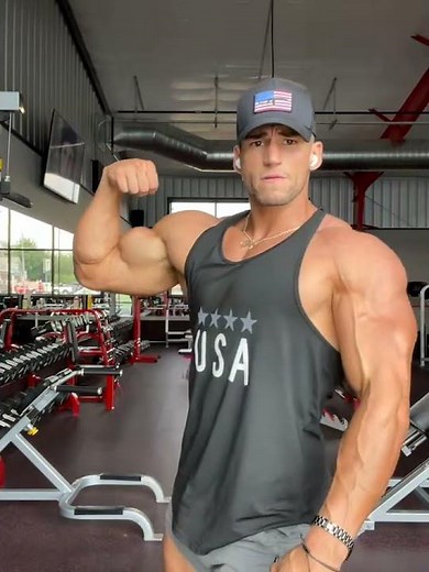 Muscular Man Strutting Their Stuff – Body Goals -Bobby Mazzara #aesthetic #fitness