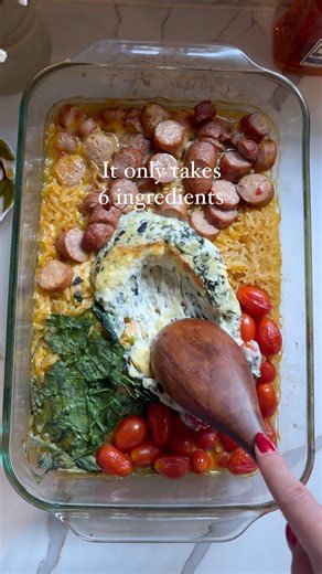 Frida | easy weeknight dinners on Instagram: "Spinach and artichoke orzo dinner 🥘 Both my kids loved this and so will you since it’s one tray dinner that literally takes 5 minutes of prep. The oven will make this into the creamiest yummiest dinner you’ll have all week! 1 lbs orzo pasta 12 oz chicken sausage (I LOVE this cheddar one from Trader Joe’s) 1 cup baby spinach 1.5 cup cherry tomatoes 1 spinach and artichoke dip from @traderjoes or wherever you can find one. Room temperature. You can pl