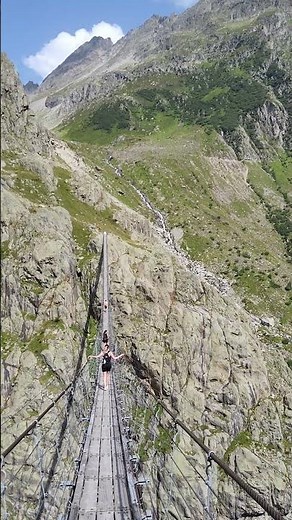 Trift Bridge Hiking Tour – Swiss Alps Adventure & Suspension Bridge Views