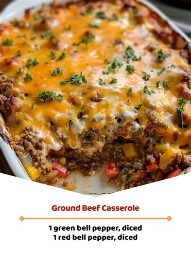 Ground Beef Casserole 🧀🥩🍅 ingredients: 1 lb ground beef 1 medium onion, finely chopped 1 green bell pepper, diced 1 red bell pepper, diced Full Recipe 👇💬 | Tasty American Kitchen