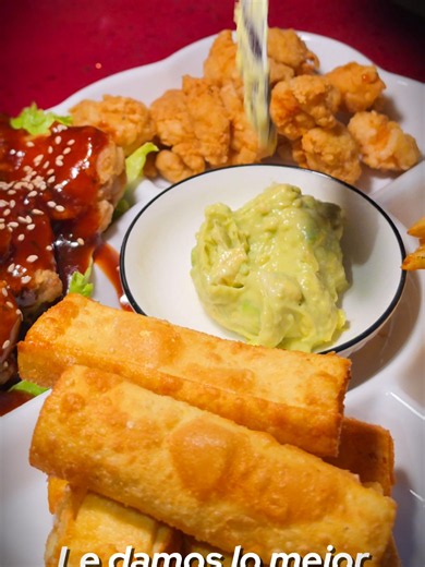 🍽️😋 ¿Te dio hambre mientras disfrutas de tu estadía? ¡En Hotel Charly pensamos en todo! Desde la comodidad de tu habitación puedes pedir tus platos favoritos, bebidas y mucho más. 🥩🍟🍹 Solo tienes que llamar y nosotros nos encargamos de llevarlo hasta ti. 🛎️✨ ❤️ Buena comida, comodidad y atención para que tú solo te preocupes por disfrutar. 📍 Nuestras sedes: 📍 Av. Prolongación César Canevaro Mz. F Lt. 18 – Valle Sharon, San Juan de Miraflores. 📍 Av. José Torres Paz 333 – Ciudad de Dios, 