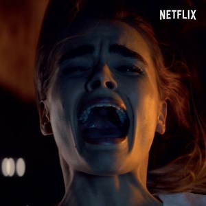 Te presentamos "Tiny Pretty Things", una serie que te va a encantar si: amaste "Pretty Little Liars", 🤫 quedaste así 👁️👄👁️ con "Black Swan" y te fascina un buen misterio. Disponibe el 14 de diciembre. | Netflix