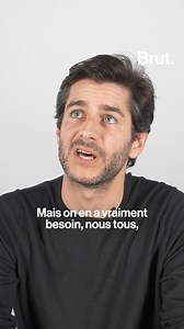 Il s’est lancé dans le textile en n’y connaissant rien et avec une idée un peu folle : fabriquer des slips en France. 13 ans plus tard, Le Slip Français est devenu la plus grande marque de textile 100 % Made in France. Pour Brut, son créateur Guillaume Gibault raconte cette histoire et comment il essaie de faire baisser les prix des produits 100 % français. | Brut