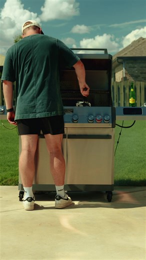 What makes the Eminence 605 the Family Choice🔥? ✅App conntected easy control to make it a cooking hub. Bother less.All convenience. ✅ Extraordinary Side & Rear Infrared Burners for versatile and fast cooking options. ✅ Aestheic design with premium Stainless Steel Finish on grates, lid, and overall body for a sleek, luxurious look ✅ Upgrade LED Touch Panel syncs with the app to display temperature, propane levels, and knob lighting. ✅ 10-Year limited Warranty for lasting peace of mind. | Monumen