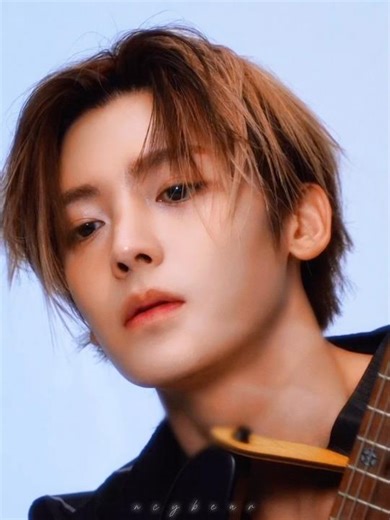 Sun-kissed #houminghao #neohou #侯明昊