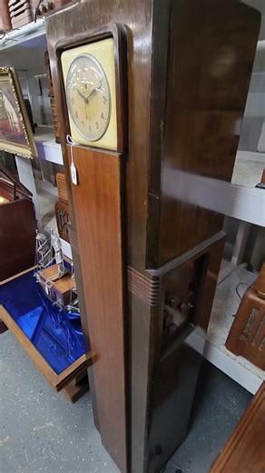 1930s Art Deco Radio/Clock Combo