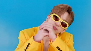 🍋 《Lemonade》 Anson Lo 盧瀚霆 全新個人單曲 Are you ready? 🍋 “Lemonade lemonade lemonade ya～” ———————————— 🍋 8.8.2025 12:00 叱咤樂壇首播 🍋 8.8.2025 13:00 各大音樂平台上架 🍋 8.8.2025 21:00 MIRROR YouTube Channel MV首播 ———————————— 曲：Lee Ching / Kudos Lam 詞：陳詠謙 Rap 詞：Anson Lo 盧瀚霆 編：Lee Ching / Kudos Lam 監：Edward Chan @ansonlht @mirror.weare #Lemonade #AnsonLo #AnsonLo盧瀚霆 #MIRRORweare | MIRROR