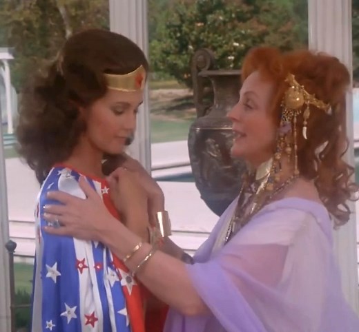 The Return of Wonder Woman! A clip from Season 2 episode one. Lynda as Diana and Beatrice Straight as The Queen! #wonderwoman #lyndacarter Wonder Woman 70's TV The Lot | Wonder Woman Everything Fans