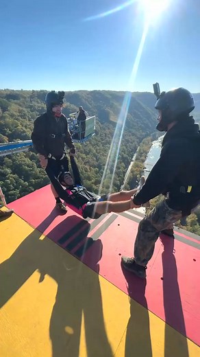 #parachuting #parachute #skydiving #skydive #freefall #freefly #skydivegram #humanflight #airplane #skydiver | Indu Sarkar