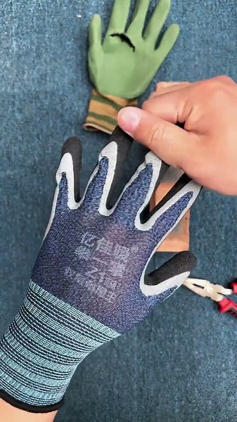 Cut Proof Gloves Test 😲 | Sharp Tool vs Safety Glovesshorts#youtubeshorts#viral#trending