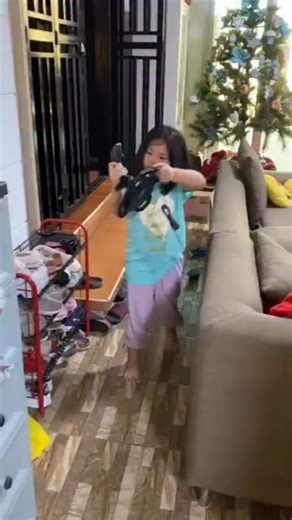 Lloyds Cruise | Nung bata pa si amber 😂 sabi ko get yung susi na may remote haha | Instagram