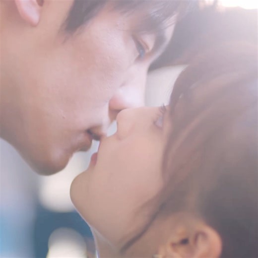 sweet kiss🤩😘 #ZhangYaQin #JiXiaoBing #kiss #love | Fangirl Squid