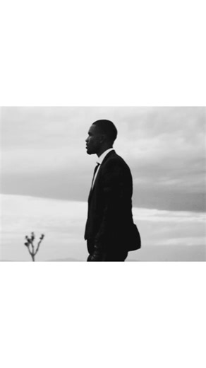 #FRANKOCEAN | Frank Ocean is an American singer, songwriter, rapper, and record producer who blends genres like R&B, pop, soul, and hip hop to create hit songs. He's known for his introspective lyrics, unconventional sound, and emotional honesty. Before becoming a mainstream star, Ocean gained industry experience writing for artists like Beyoncé and Justin Bieber. He joined the Los Angeles music collective Odd Future, where his melodic style stood out. #fyppppppppppppppppppppppppppppppppppp #gif