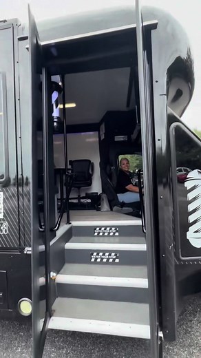 Distinguished Mobile Barber: From Vision to Reality