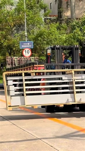 Toledo do Brasil | Prix on Instagram: "O #TBT de hoje é sobre a pesagem inteligente para operações de alto desempenho na Mineração! Projetada para ambientes exigentes, a Prix 950i entrega precisão, robustez e automação total na pesagem de caminhões. Neste projeto, uma empresa do setor de alumínio optou por uma solução completa, com 21 m de extensão, piso semi-embutido e pintura personalizada, desenvolvida sob medida. O pacote de automação inclui: ✔ Kit de células com proteção contra raios ✔ Term