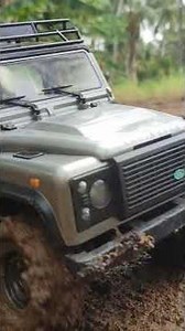 Land Rover Defender vs Muddy Off-Road Challenge! 💪🚙