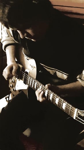 String snaps, what do you do? #guitar #guitarist #guitarsolo #portishead #guitarmusic #gibson