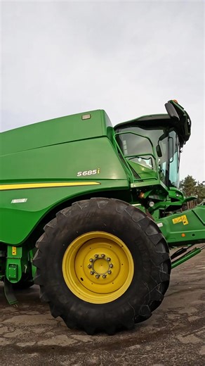 Зернозбиральний комбайн #JohnDeere S685i 2013 р.в. 2607/1807 м/г - #напрацювання. 12,2м - #жатка(640X), візок для транспортування жатки. #Свіжопривезений, в Україні не працював. Відмінний технічний і візуальний стан. Можливий продаж в #лізинг! В наявності!