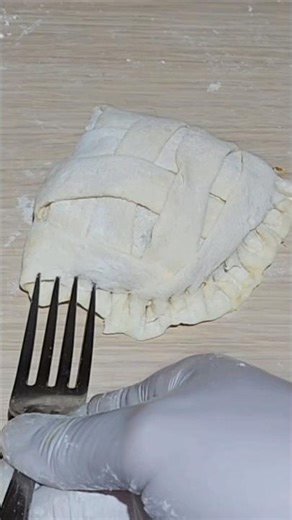 Easy Hack! Decorative Pie Crust Design|tip|Hack