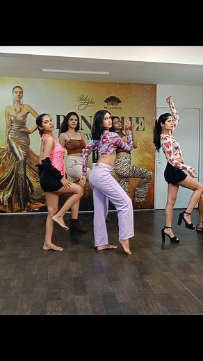 IFM Acting Film Making and Modeling Institute on Instagram: "Retro style Grooming Session . . . . . . . . . . . . . . . . . . . . . . #retrofashion #sfashion #retro #s #vintagefashion #vintage #retrostyle #vintagestyle #sstyle #fashion #vintageclothing #ootd #pinup #style #pinupstyle #sustainablefashion #pinupfashion #retroaesthetic #pinupgirl #vintageinspired #vintageshop #vintagedress #vintagelook #slowfashion #retroclothing #vintageclothes #streetwear #vintagegirl #photography #rockabilly"