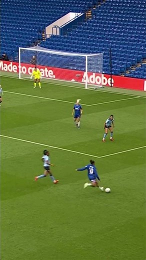 Sam Kerr is on hand to make it 2-0 🔵