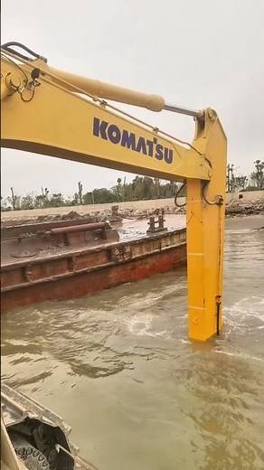 #dredging #excavator #digger #construction #komatsu #heavyequipment