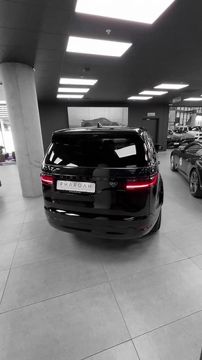 2022 Land Rover Discovery D300 R-Dynamic SE - Luxury Off-Road SUV