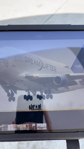 Dreamlifter vs 747: Pilot's Surprise Delivery Mix-Up