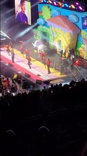 Elephant At The OGS Wiggles Reunion Tour 2022