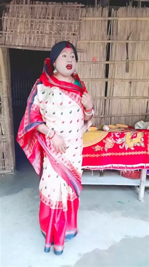 bobi ray on Instagram: "#viral #comedy #video ami jharu dite parina"