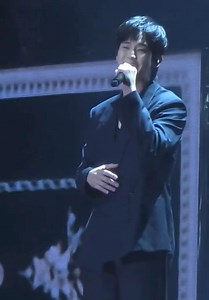 🎶 Kim Soo-hyun singing the opening song “LOVE YOU WITH ALL MY HEART”! 🎤🎵 Love you, Oppa! ❤️ © x.com/intocici/status/1822231061948256519?s=46&t=dQR18Vg0hxpNOe83FSVTxw #KimSooHyun #김수현 #EyesOnYou #2024KimSooHyunAsiaTourInHongKong | Kimsoohyunshi Philippines FC