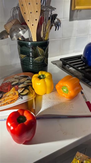 Painting peppers atop a page in one of Ina Garten’s cookbooks — a staple in my house even though i spend more time in the kitchen painting than making meals. Day 16 #stradaeasel “Ode to Ina” will continue tomorrow. Little window of time today. Just enough to figure out what to paint (that isn’t quick at all), setting it up, figuring out canvas size and moving my gear into place. Oh, plus getting going on the painting. 20” x 20” canvas size Oil on linen See you tomorrow (along with every day this
