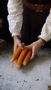 Happy Valentine’s Day! It’s the little things that count, so here is some inspiration for an at-home movie date and a few simple, delicious popcorn recipes. If you want a dessert that’s a little more intricate, be sure to check out my newest free newsletter for 5 PDF recipes! And be sure to tell your loved ones that you love them! You can of course use store-bought popcorn, though I prefer to pop my own so I can control the flavor. Pop your popcorn according to the package instructions. Chocolat