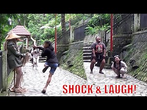 DIA BEGITU BAHAGIA || FUNNY SCARECROW PRANK