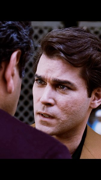 The gangster persuaded him to turn around. Would he agree? #movie #movieclips