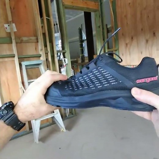 Composite Toe vs Steel Toe Safety Shoes: Which is Better for Your Feet? #SafetyGear #Footwear