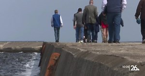 Sen. Tammy Baldwin visits Algoma to discuss $19-million project to repair Harbor's south breakwater