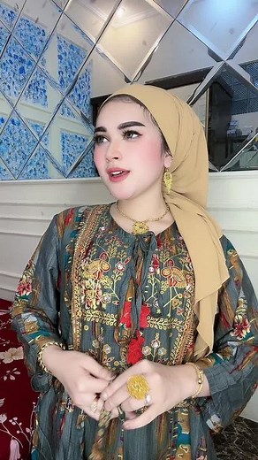 Stunning Floral and Paisley Fashion Showcase